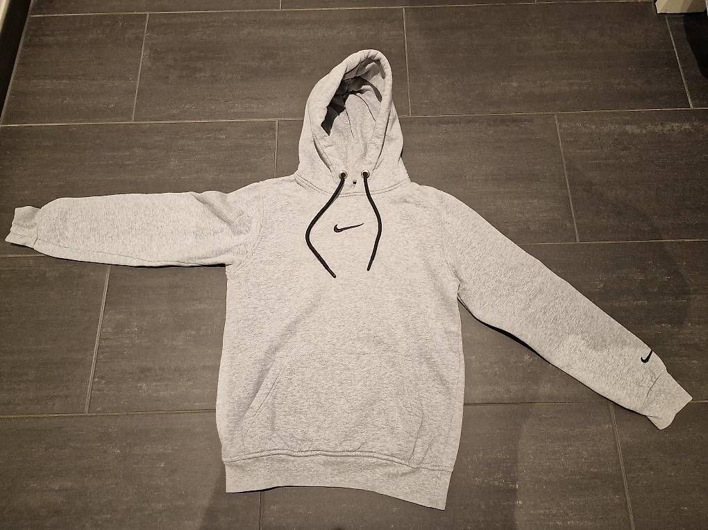 Maglioni & Felpe: Nike Hoodie grau – Usato da Steinhausen venduto da ladisci