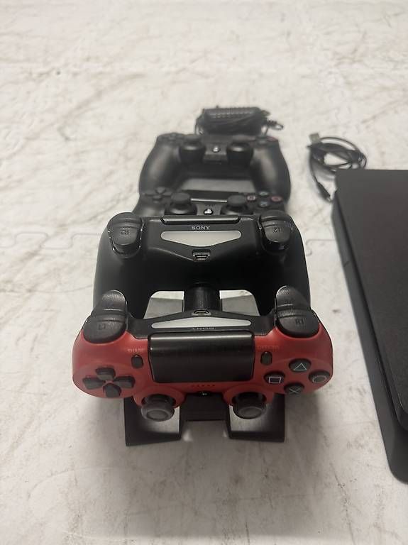 Console: PS 4 Slim – Usato da Zürich venduto da patak77 1