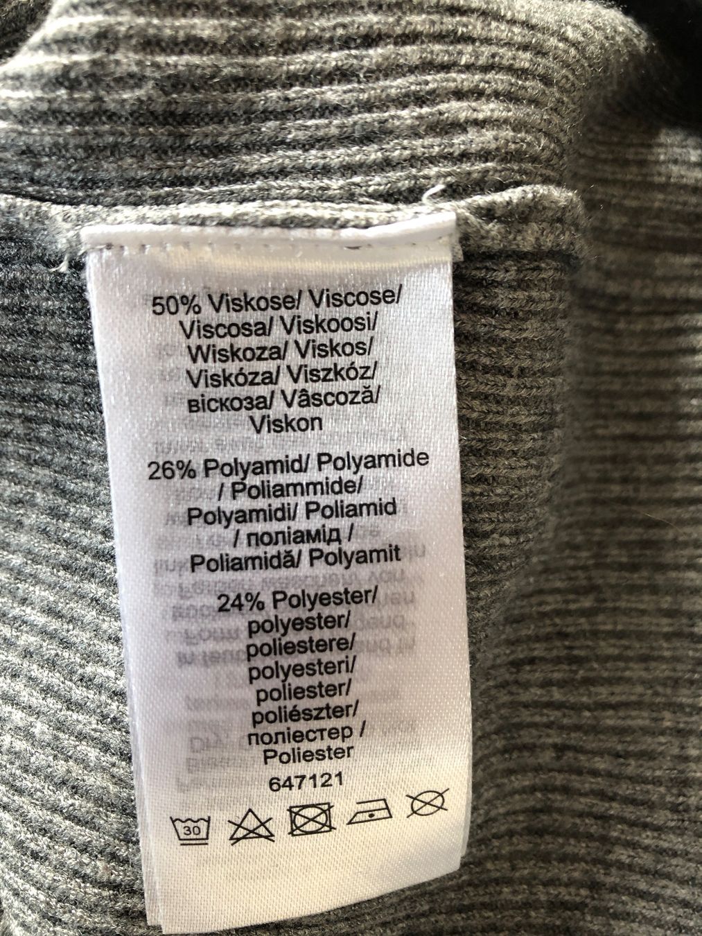 Pullover & Sweatshirts: Damen Pullover gerippt grau Stehkragen – Gebraucht aus Arlesheim von leyRum4.5 7