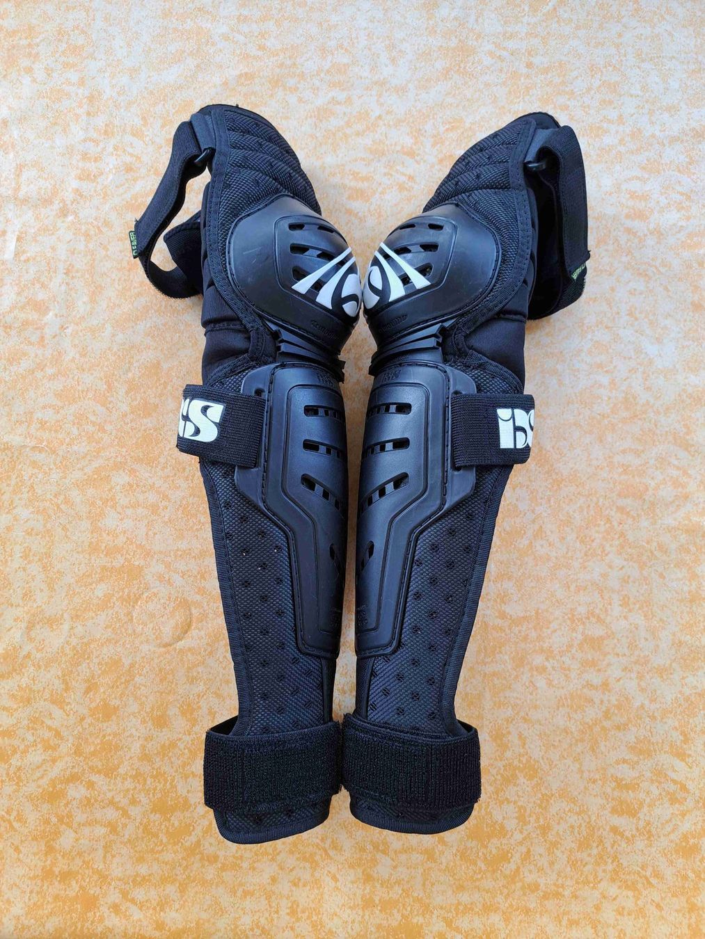 Kit Protections Genoux Et Tibias IXS Pour Vélo - Taille M, Blanc, Neuves Sous Blister
