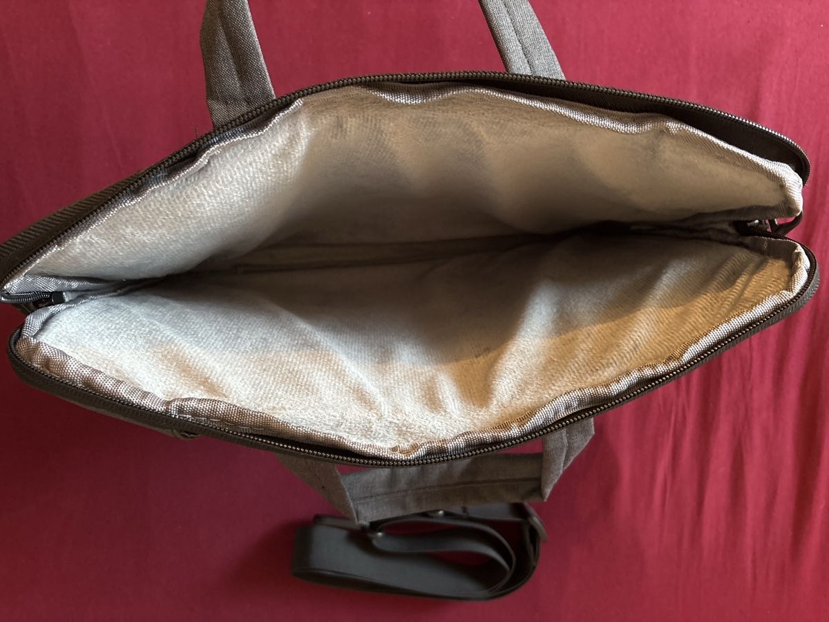 : Laptop Tasche Neu grau mit Tragegurt – Nuovo (secondo la descrizione) da Zürich venduto da zimtstern45 2