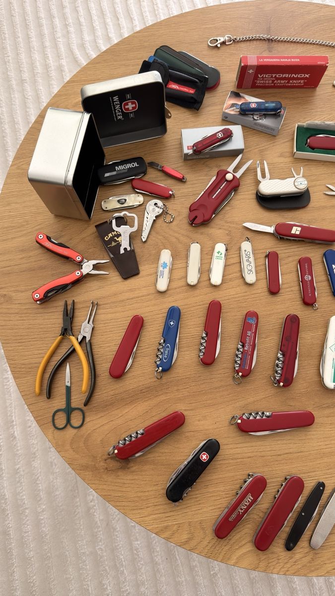 Victorinox Coltelli tascabile: Victorinox Wenger 🔥 – Usato da Däniken SO venduto da Zii.. 4