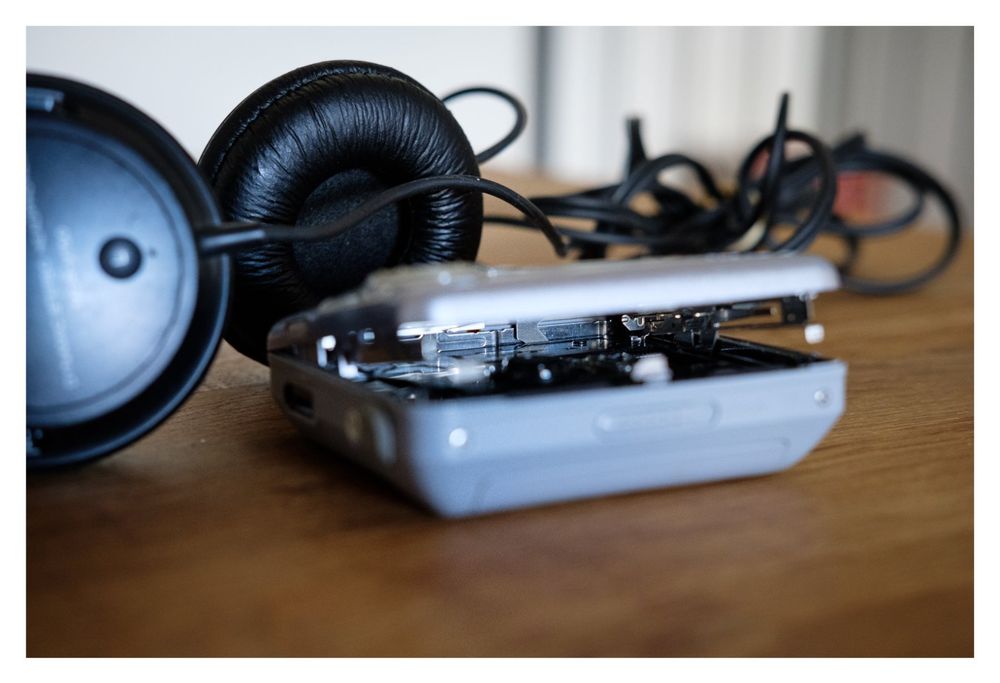 Sony MD Walkman + Sony Headphones + 8 MiniDisc | Kaufen auf Ricardo