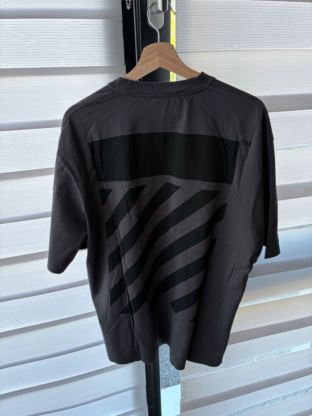 Off-White T-shirts: Off-White T-Shirt Dunkelgrau / Anthrazit M – Neuf (Voir description) à Liestal par oro_g 1