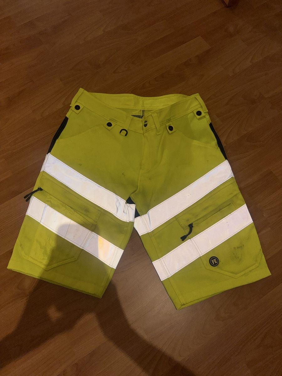 Pantaloni: Engel Arbeitsshorts Warnschutz Gelb Grösse 52 – Usato da Zeglingen venduto da nor_6sjq 2