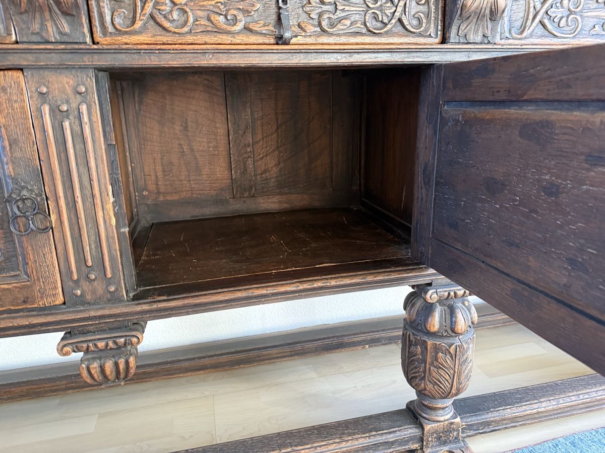 Büffets: Antikes Sideboard aus Eiche im Tudor Stil – Gebraucht aus Binningen von Mbinc 4