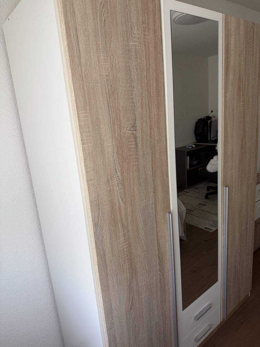 Guardaroba: Schöner Kleiderschrank mit Spiegel – Usato da Eglisau venduto da jus_fzc2 1
