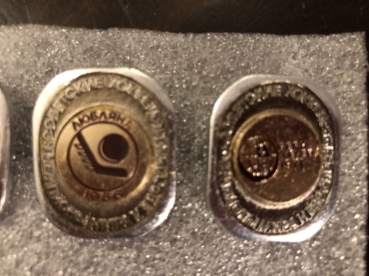 Placchette & Badge: Soviet Hockey Pin 3 x – Usato da Osogna venduto da goodthingme 2