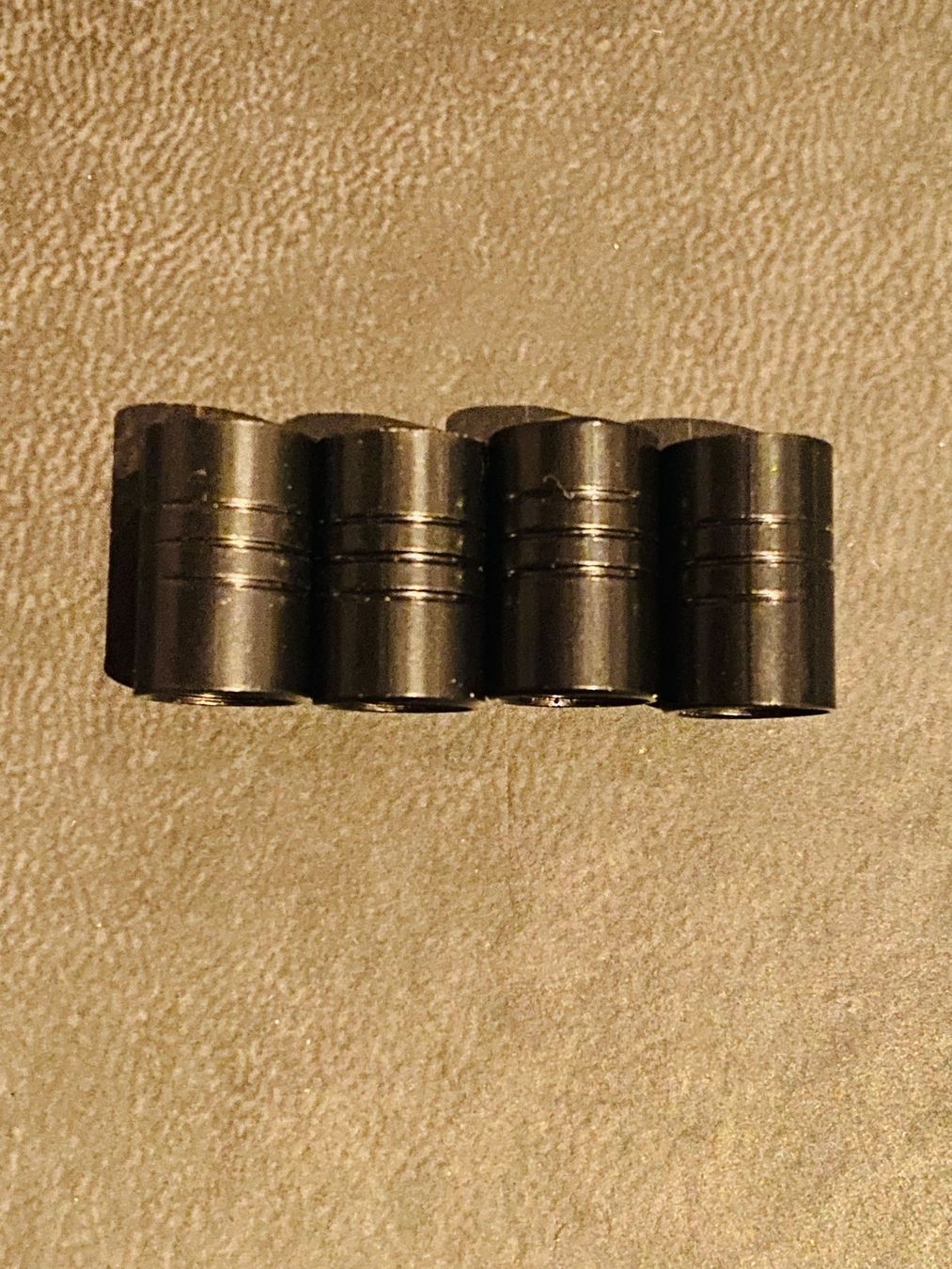 Volkswagen Sonstiges Fahrzeugzubehör: VW Ventilkappen 4er-Set in schwarz NEU – Neu und originalverpackt aus Balsthal von  4