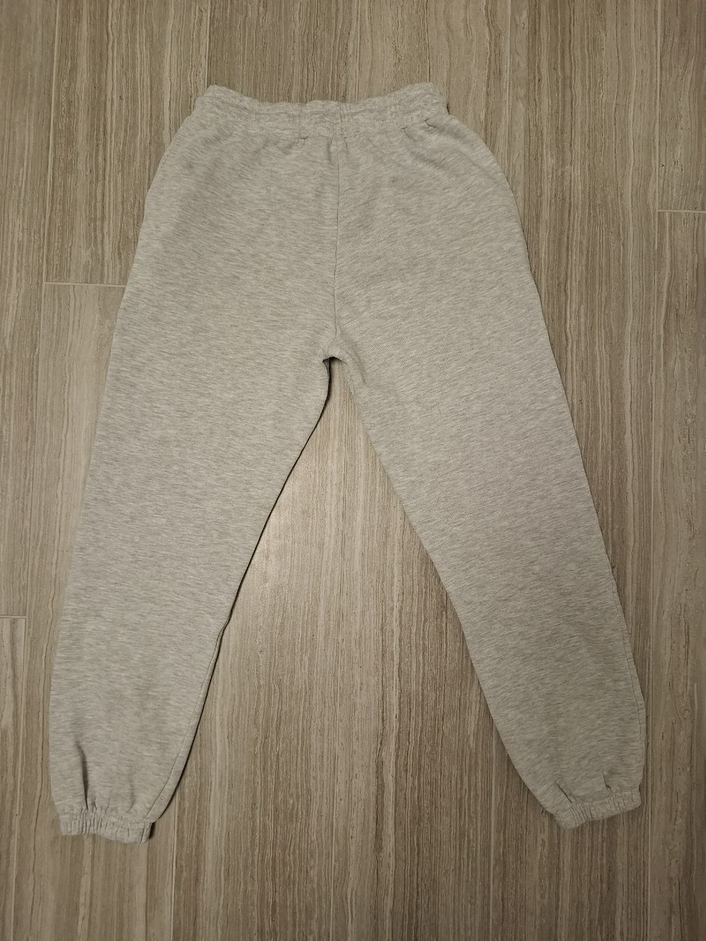 Pantaloni: training jogging gris – Usato da Ecublens FR venduto da ame_y8tq 1