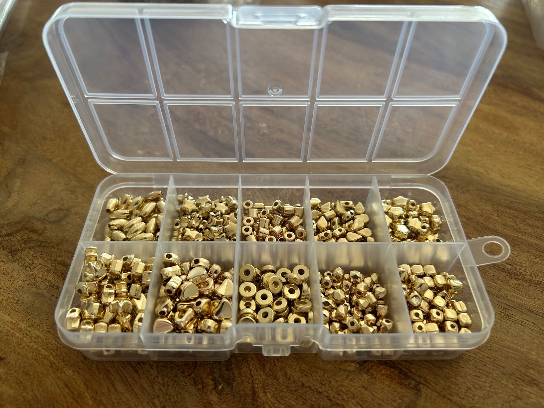 Perle (finte): Bastelperlen Set goldfarben in Organizer Box – Nuovo e nell'imballaggio originale da Geneve venduto da vane267 2