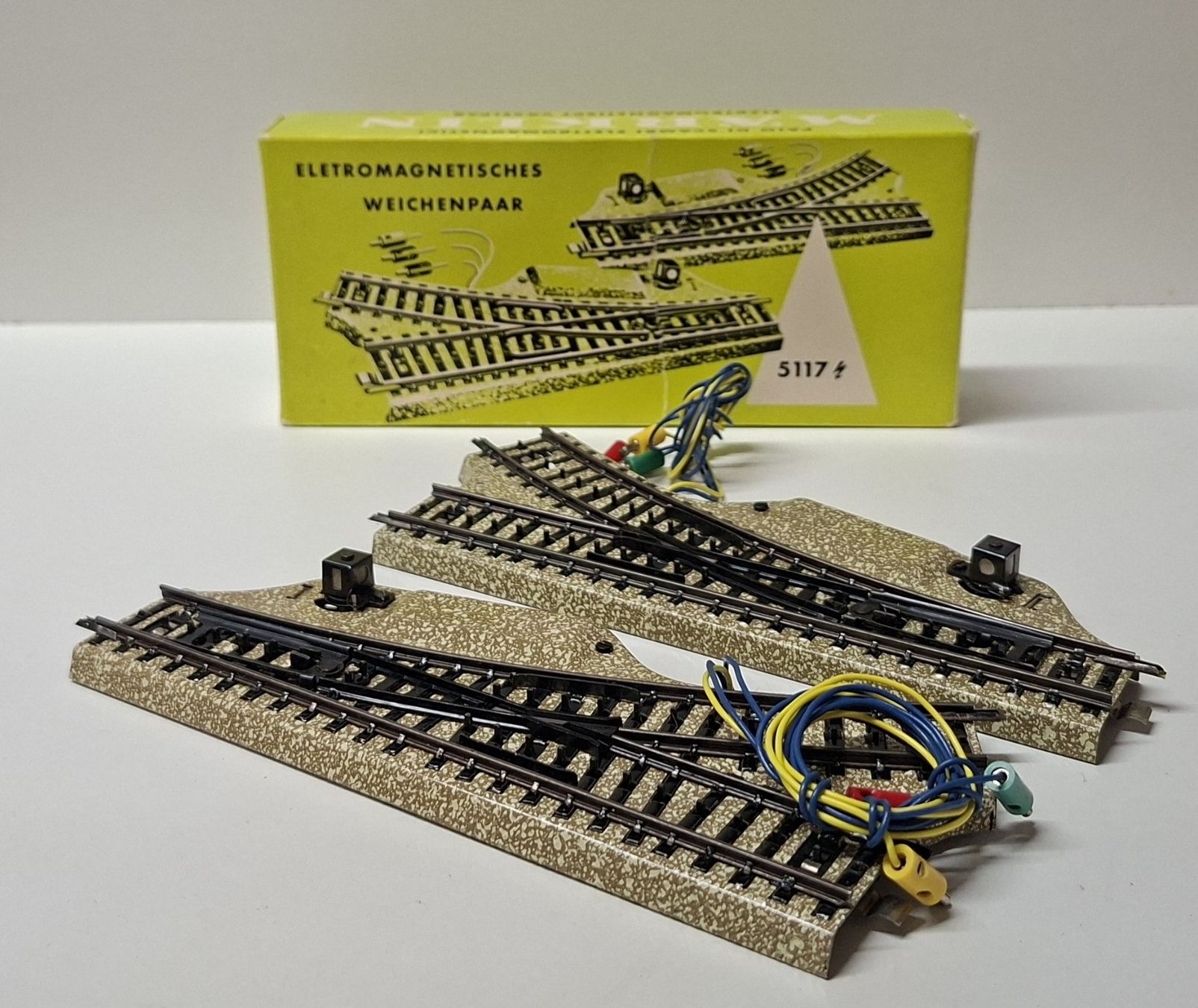 Märklin Modellini di ferrovie: Märklin 5117 - 1 Weichenpaar, Okt – Usato da Cheseaux-Noréaz venduto da byefundus