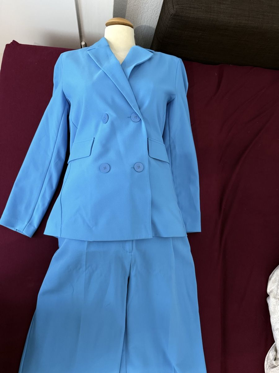 Completi & Tailleur: Ensemble tailleurs bleus – Nuovo (secondo la descrizione) da Le Locle venduto da tchanatakoua 1