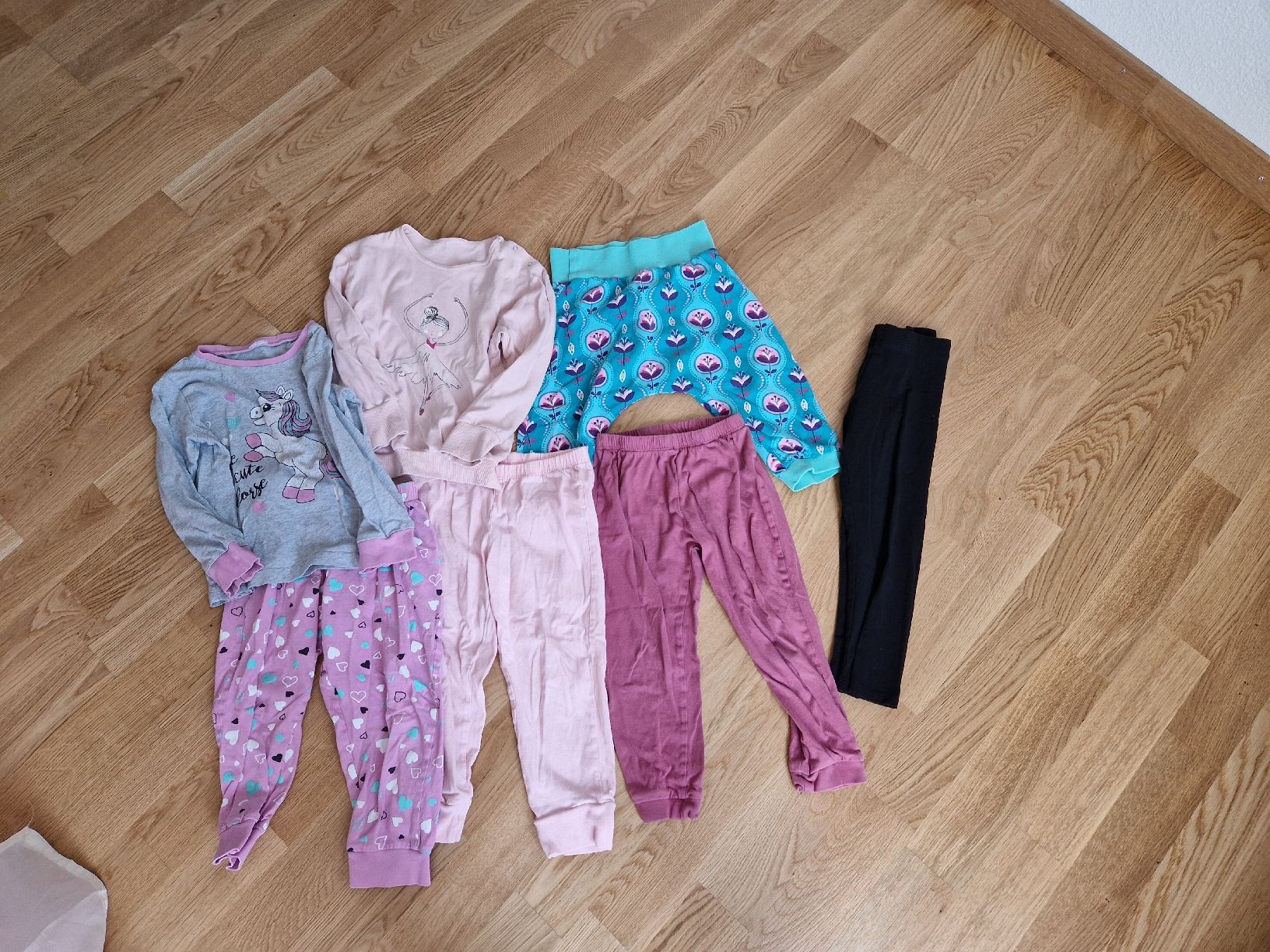 Lotti & Set di vestiti: Kleiderpaket 98/104 – Usato da Zürich venduto da mel_mzx6