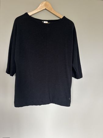 s.Oliver, Schwarzes Shirt Gr. XS, lockerer Schnitt, Herbst