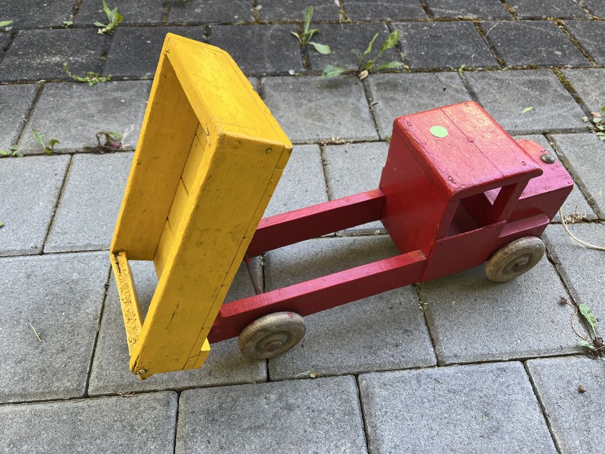 Giocattoli: Antiker Holz LKW mit Anhänger – Usato da Rueschlikon venduto da Smash2000 1