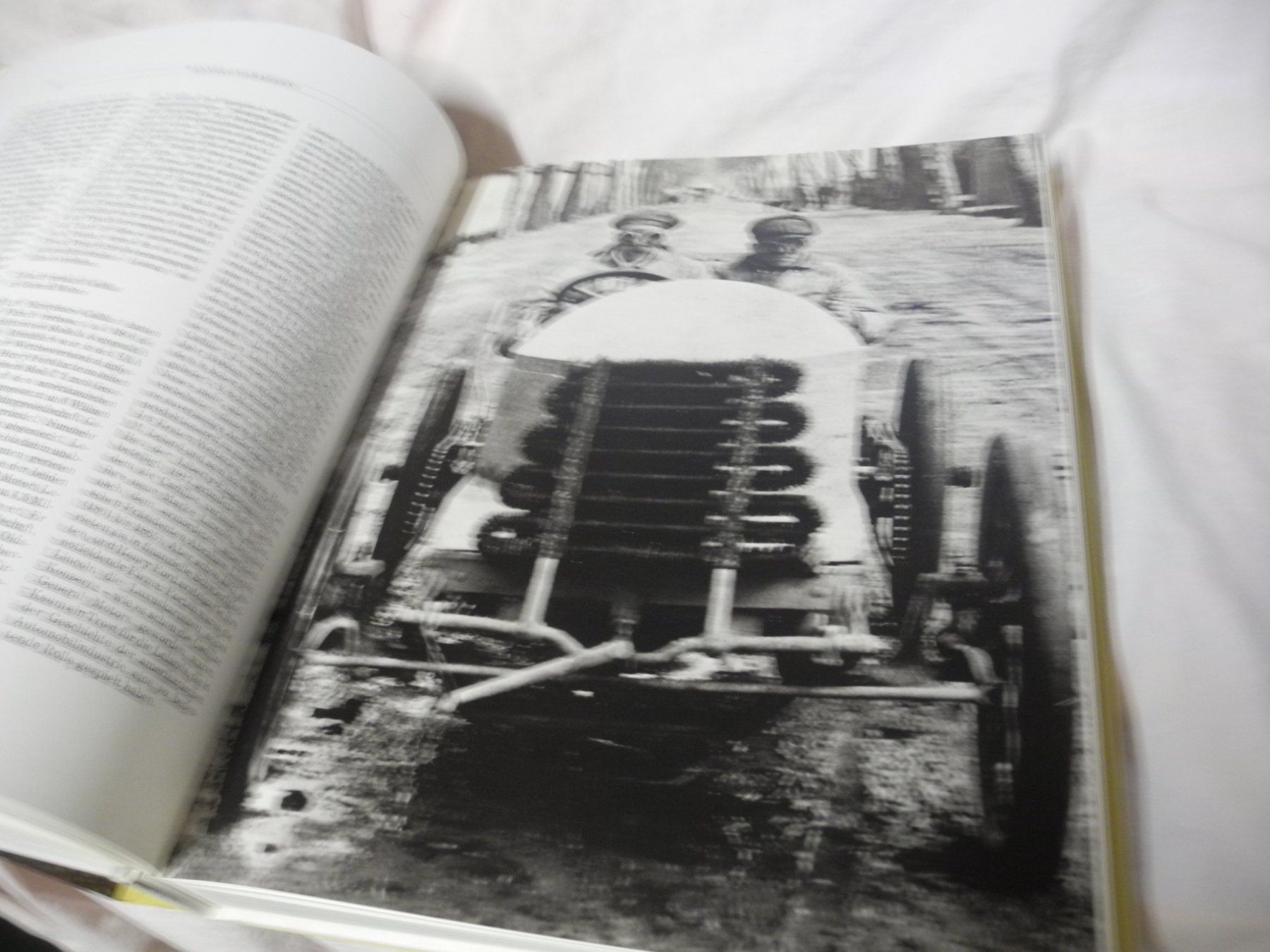 Libri: BUCH   DAS GROSSE BUCH DER OLDTIMER  IM UMKARTON  SEHR GUT – Usato da Gurtnellen venduto da Murmeli99 2