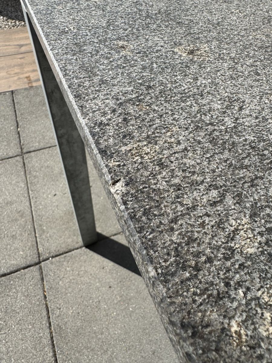 Tische: Gartentisch Granit mit verzinktem Gestell – Gebraucht aus Aarau Rohr von Kcookie 7