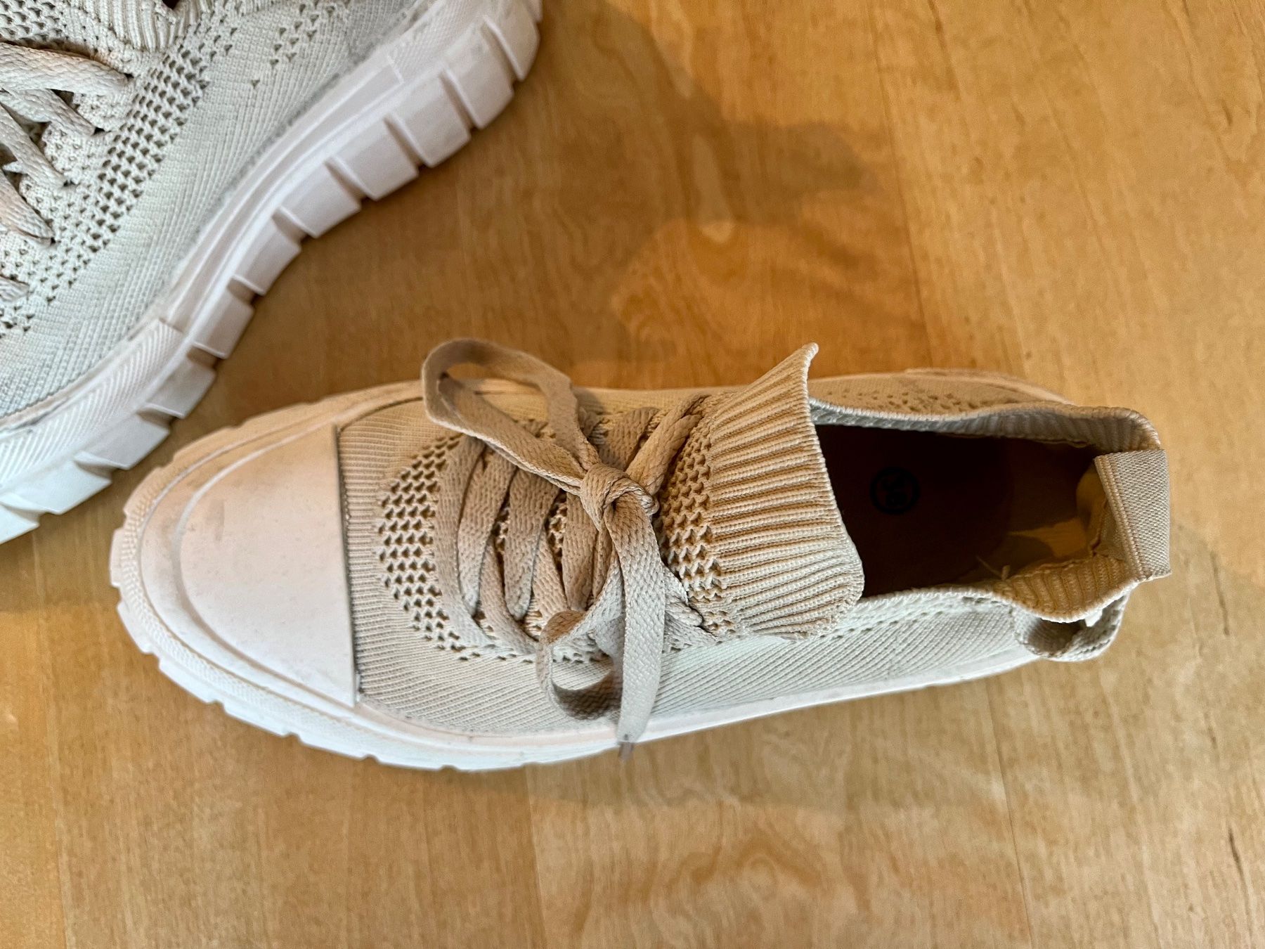 Scarpe da donna: Stylische, Strick-Sneaker, Gr. 37.5 Plateau – Usato da Scharans venduto da Weltkind 1
