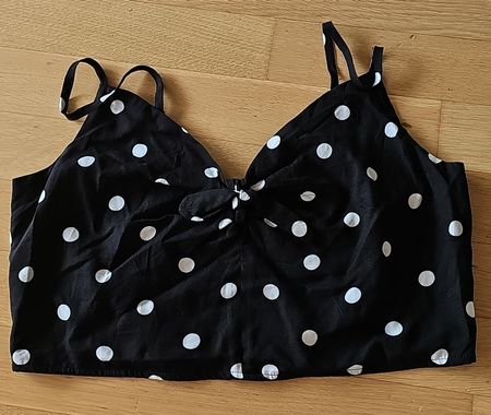 Crop Top Noir à Pois Blancs - Parfait pour l'été! Taille S