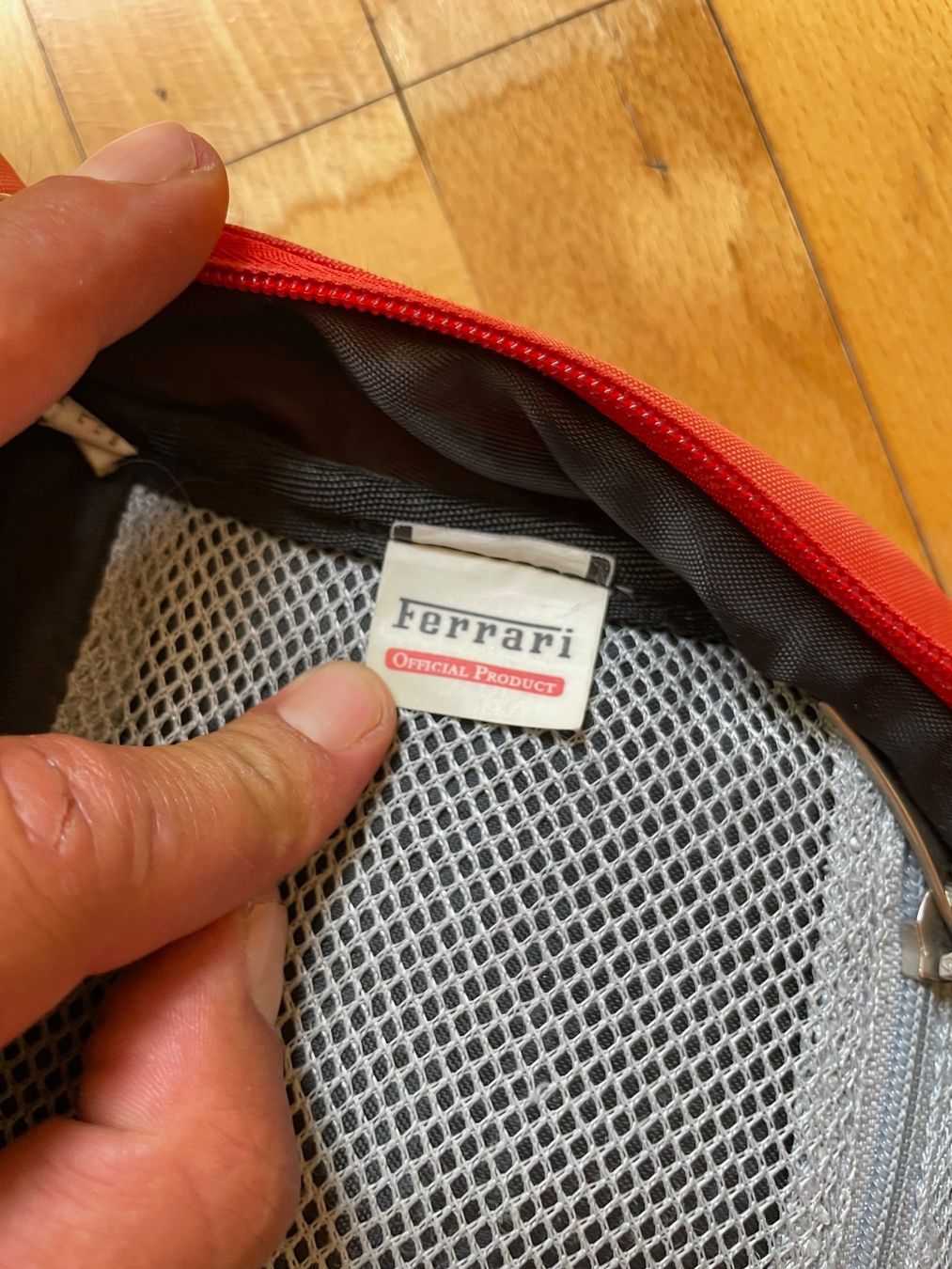 Zaini: Vintage Y2K Backpack Ferrari 25 L – Usato da Zürich venduto da le_souk 6