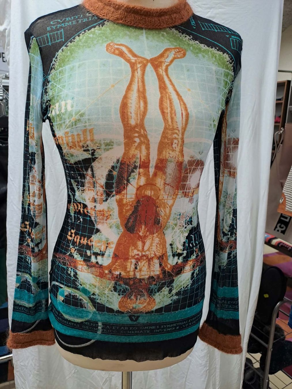 Maglioni & Felpe: Pull Jean Paul Gaultier – Usato da La Chaux-de-Fonds venduto da Emmaus2300CDF