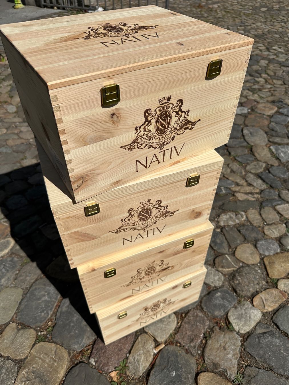 Altro: schöne Weinkiste mit Klappdeckel Nativ – Usato da Zürich venduto da atlantis77 9