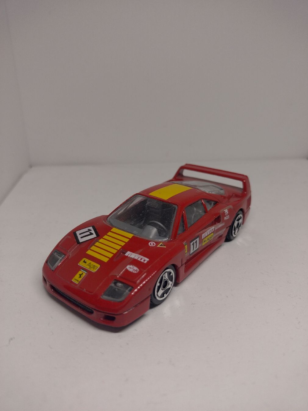 Bburago Modellini d'auto: Bburago Ferrari F40 1/43 – Usato da La Chaux-de-Fonds venduto da Pierrot8404