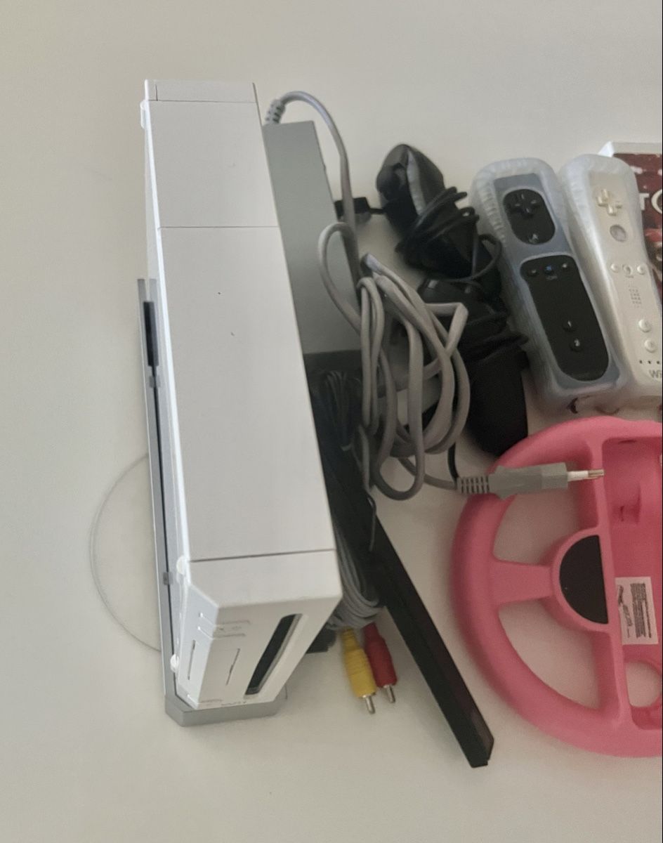 Nintendo Console: Console Nintendo Wii avec jeux et accessoires – Usato da Chavornay venduto da MD_77 1