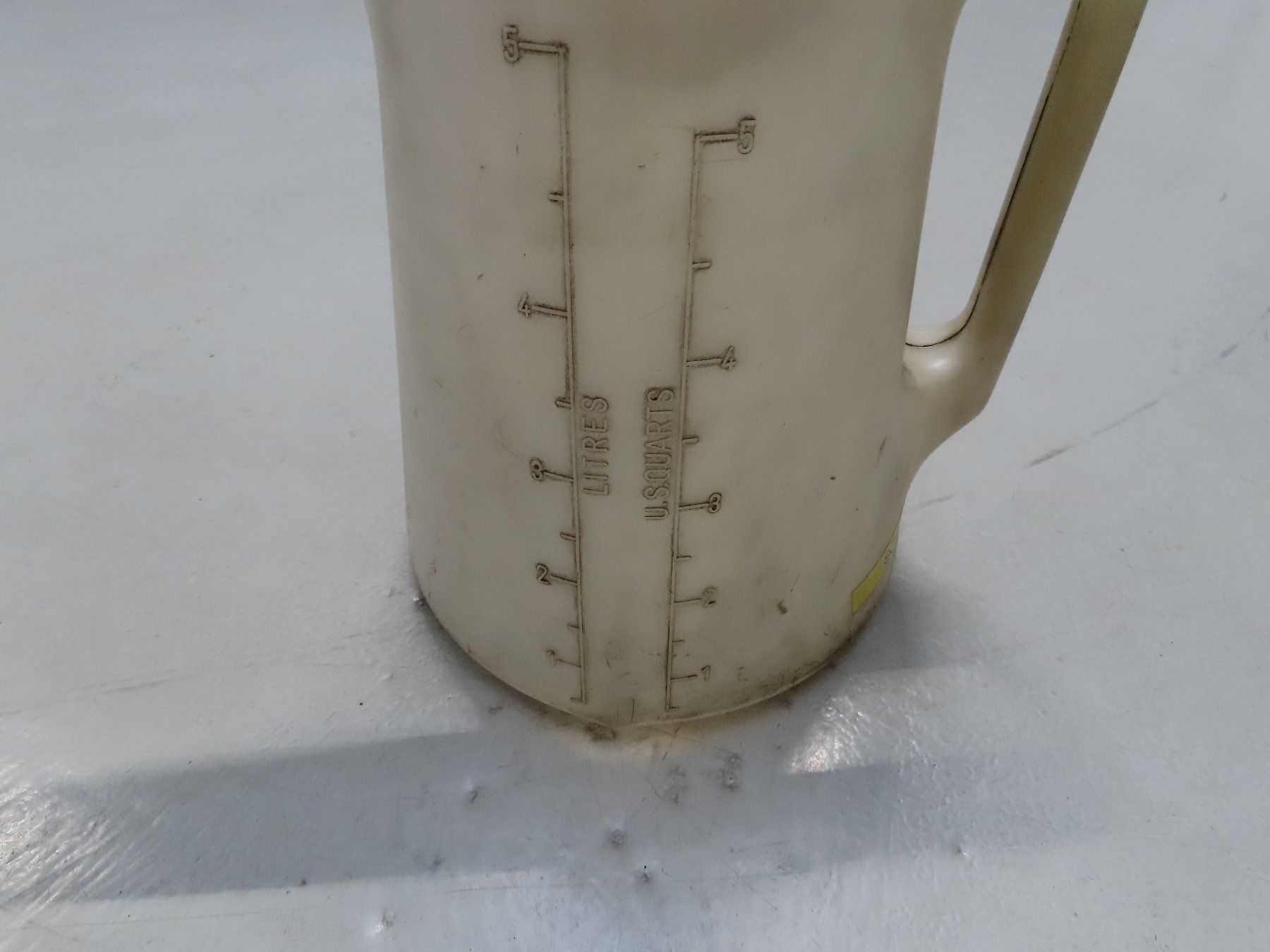 Altri elettrodomestici e apparecchi d’epoca: Messbecher (5 Liter) – Usato da Alpnach-Dorf venduto da Hess-Automobile 1