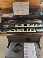 Elektrische Orgel von Technics mit Kopfhörer