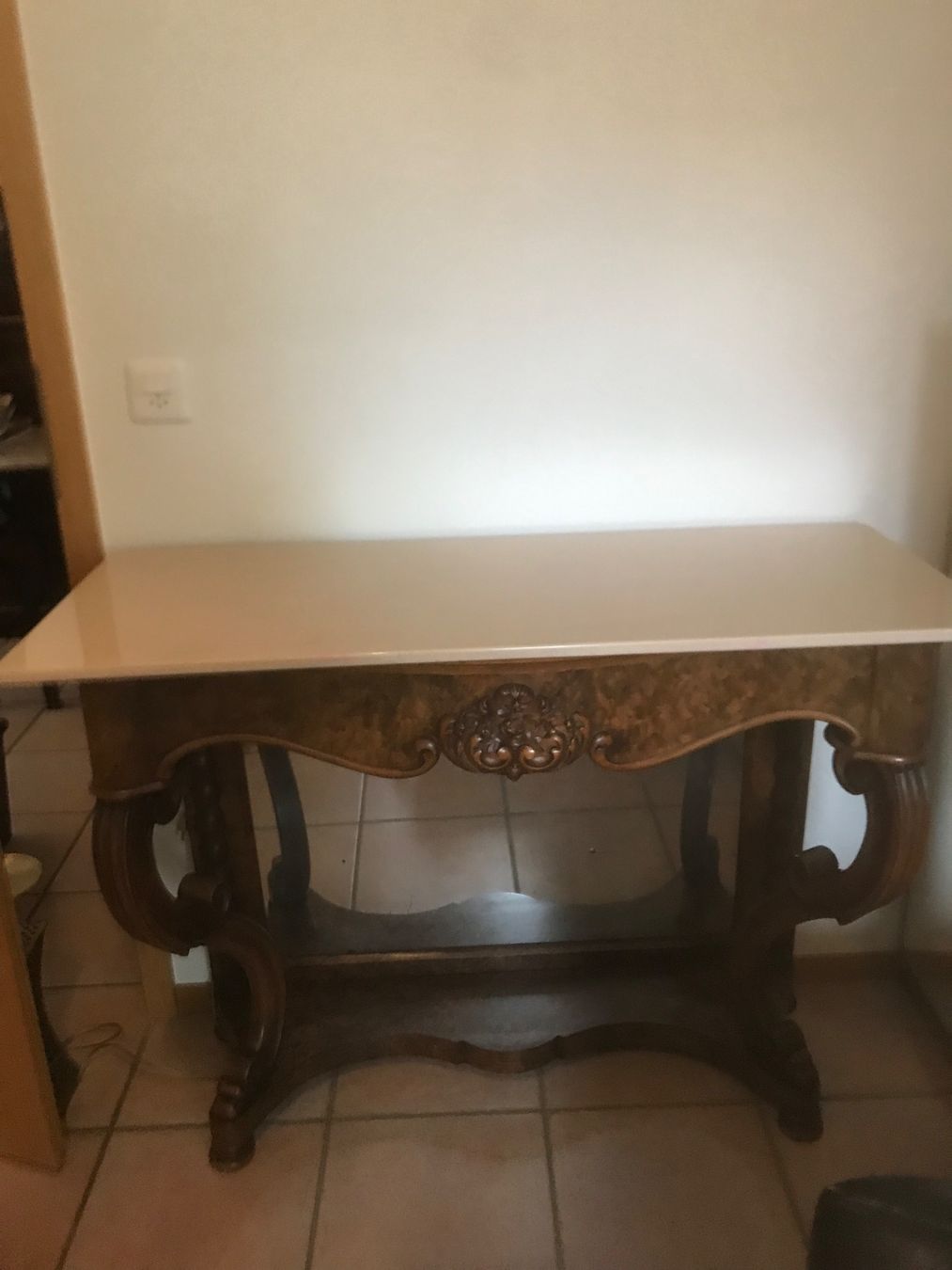 Cassettiere: Console en noyer avec marbre moderne – Usato da Servion venduto da cap_8wjb