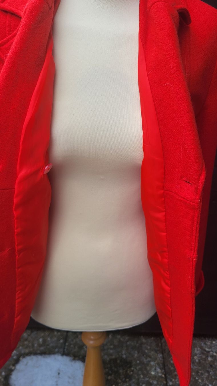 Vestes: Veste rouge  – D'occasion à Fribourg par VictoriaShop7 2