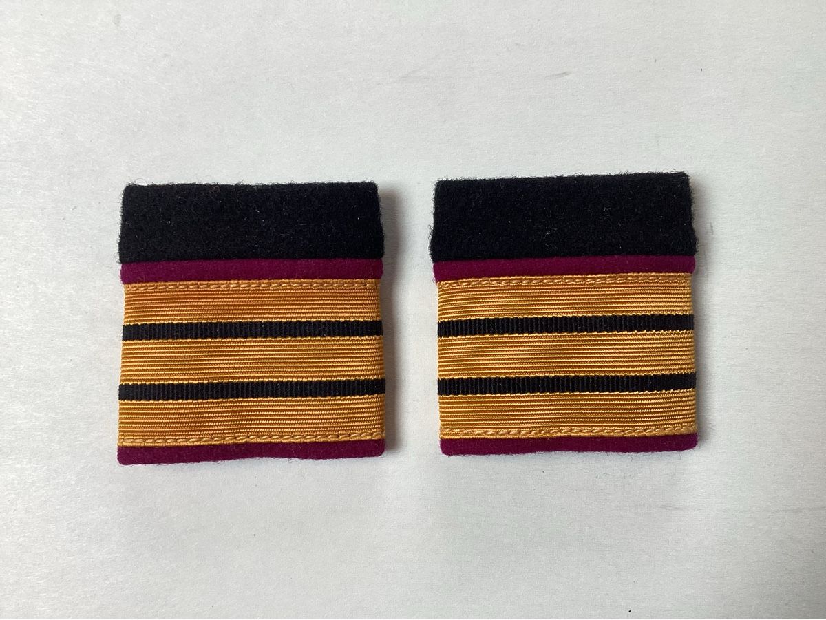 Schweizer Armee Uniformi: Patten Oberst – Usato da niederurnen venduto da Hagugelmann