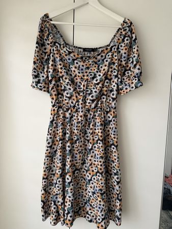 Kleid Today Blumenmuster / Milkmaid Grösse L neuwertig