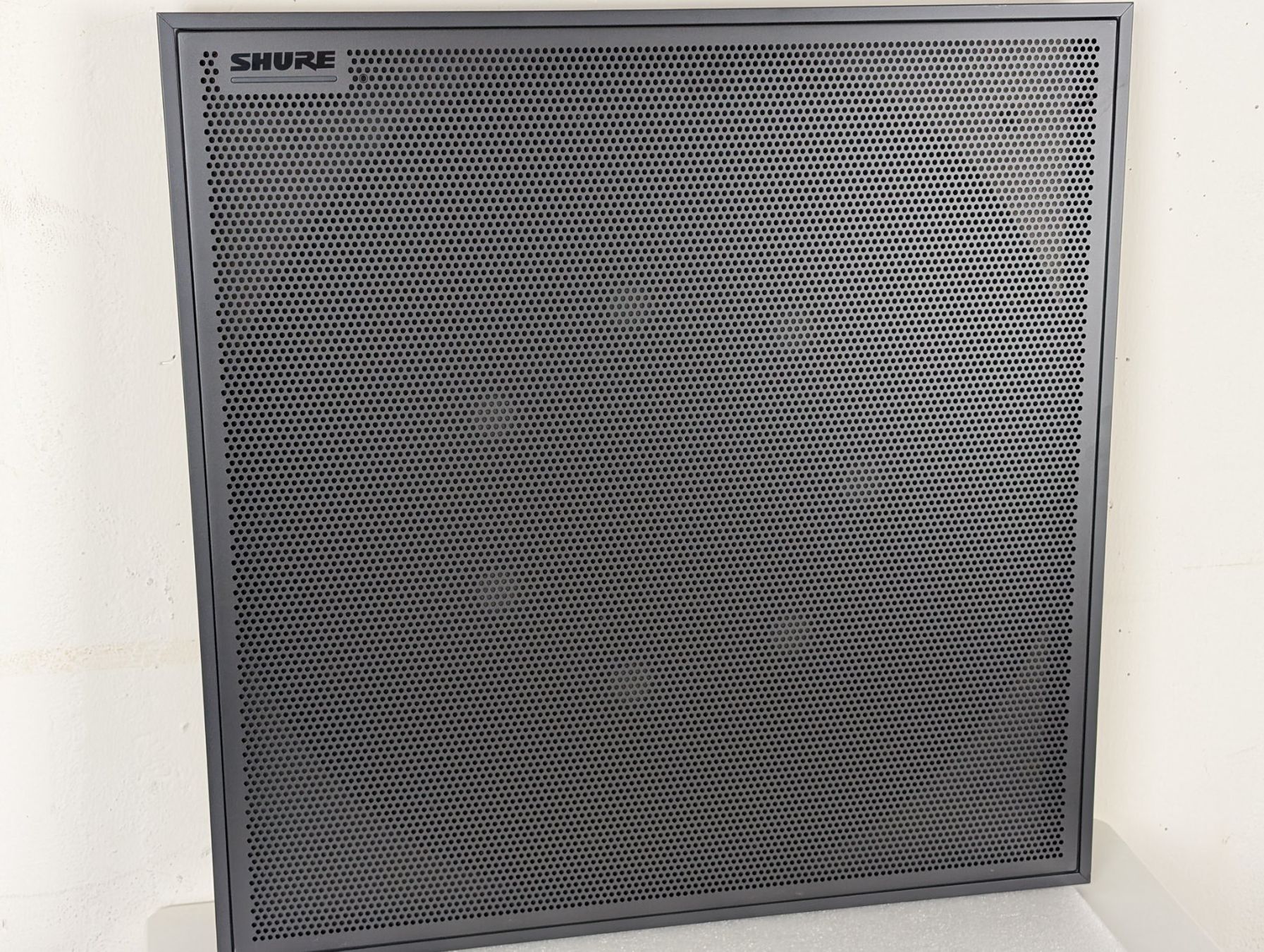 Shure Microfoni: Shure MXA910 Microflex® Advance™ Decken-Mikrofonarray – Usato da Winterthur venduto da Hint17