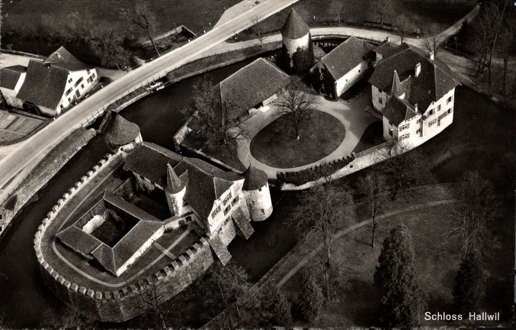 Cartoline postali: Flugaufnahme Schloss Hallwil – Usato da Bronschhofen venduto da Astore