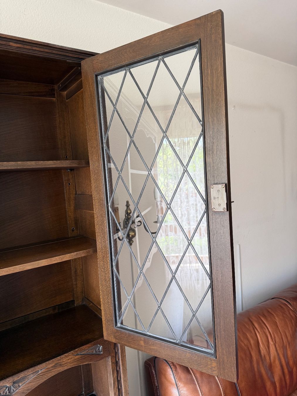 Vetrine: Massiver Eichen-Vitrinenschrank im Tudor-Stil – Usato da Itingen venduto da uhu777 5