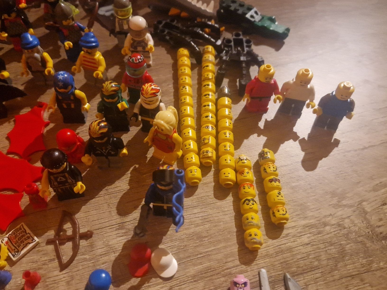 Lego Kit di costruzioni: Lego Figuren Sammlung – Usato da Eschenbach SG venduto da and_rq76 2