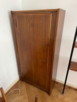 Holzschrank