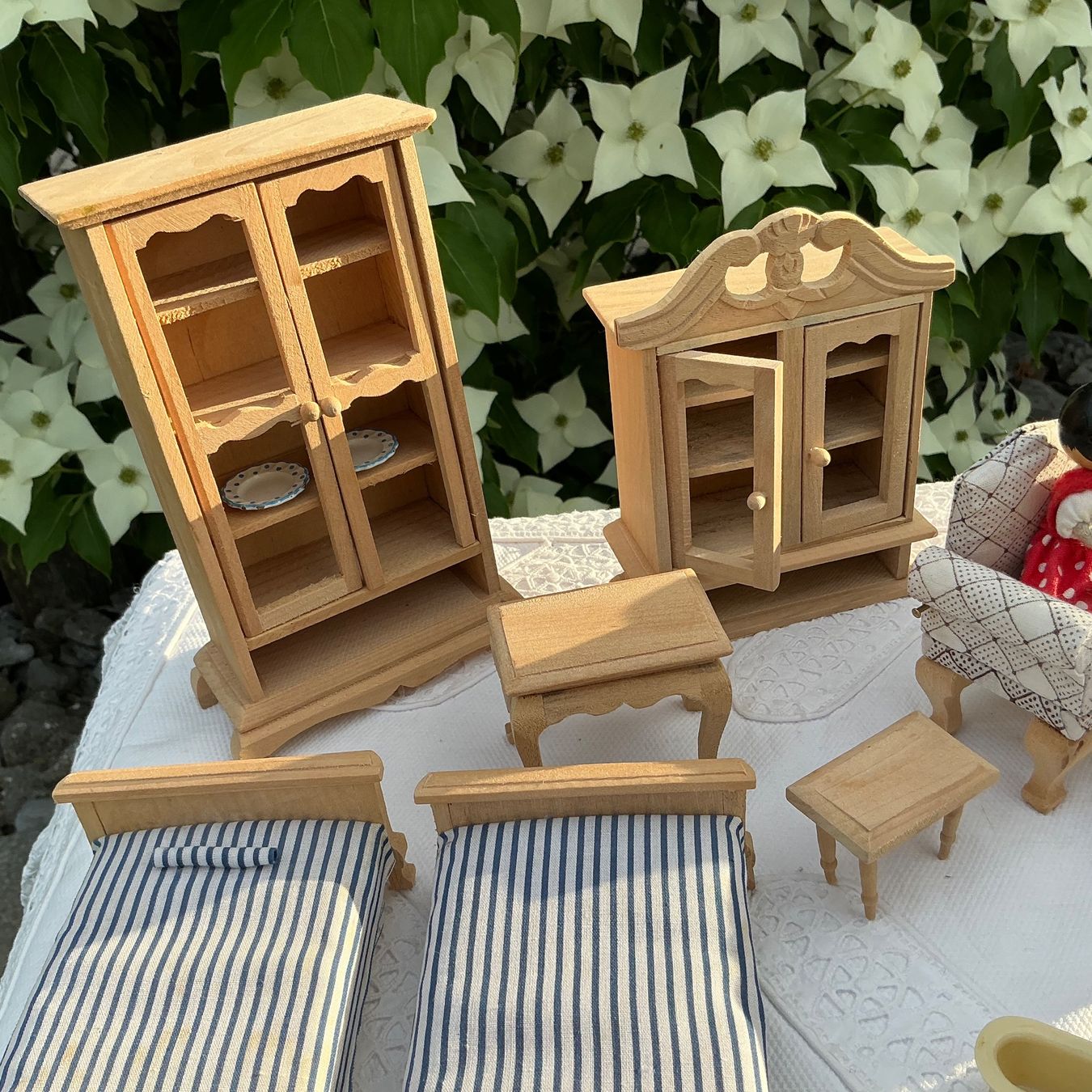 Case e mobili per bambole: ÄLTERE PUPPENSTUBENMÖBEL – Usato da Zell LU venduto da Silvermemory 4