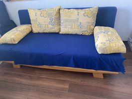 Schlafsofa blau mit Stauraum gebraucht mit Spuren