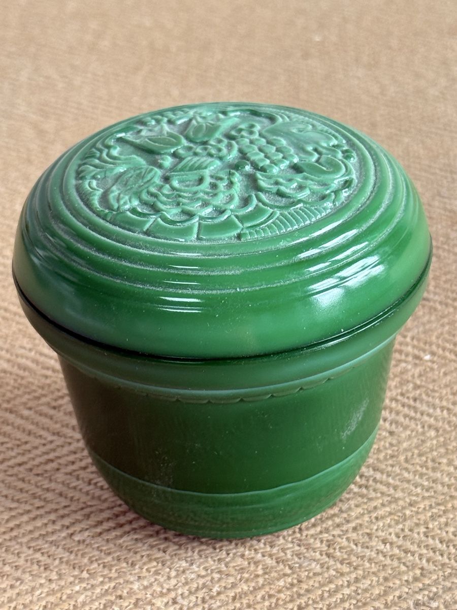 Zuccheriere: Vintage Deckeldose Boho Malachit Glas Tschechoslowakei  – Usato da Konolfingen venduto da petzipetz