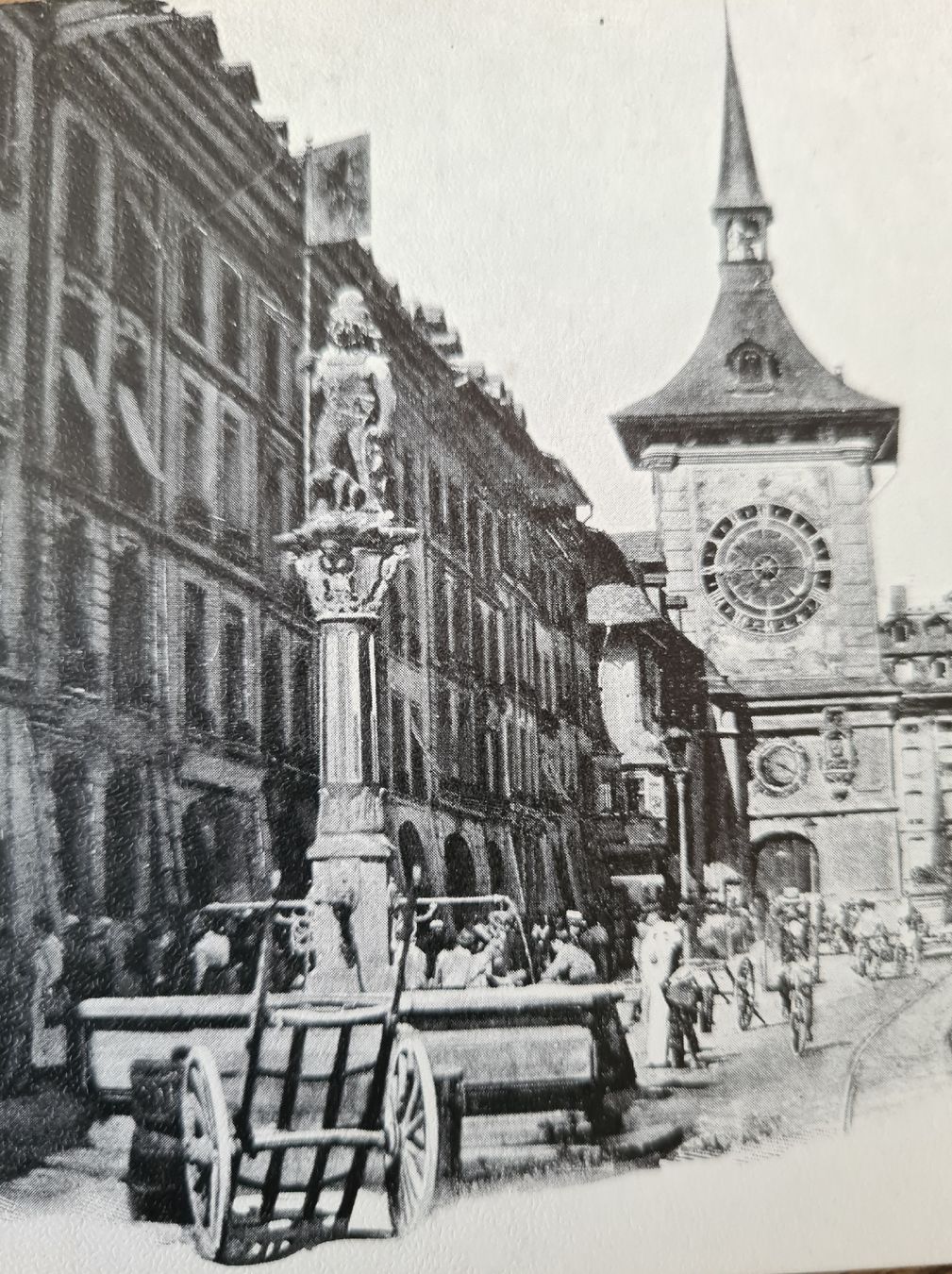 Cartoline postali: Belebte Strasse vor dem Zeitglockenturm in Bern – Usato da Ebikon venduto da Donar50 2