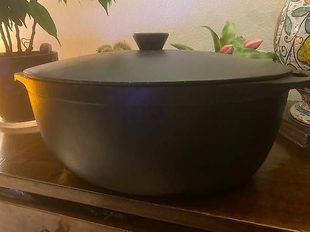 Casseroles: Gusseiserner Bräter mit Deckel – D'occasion à Meilen par milasandra