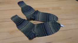 Warme Füsse, warmes Herz! Handgestrickte Wollsocken - 42/43