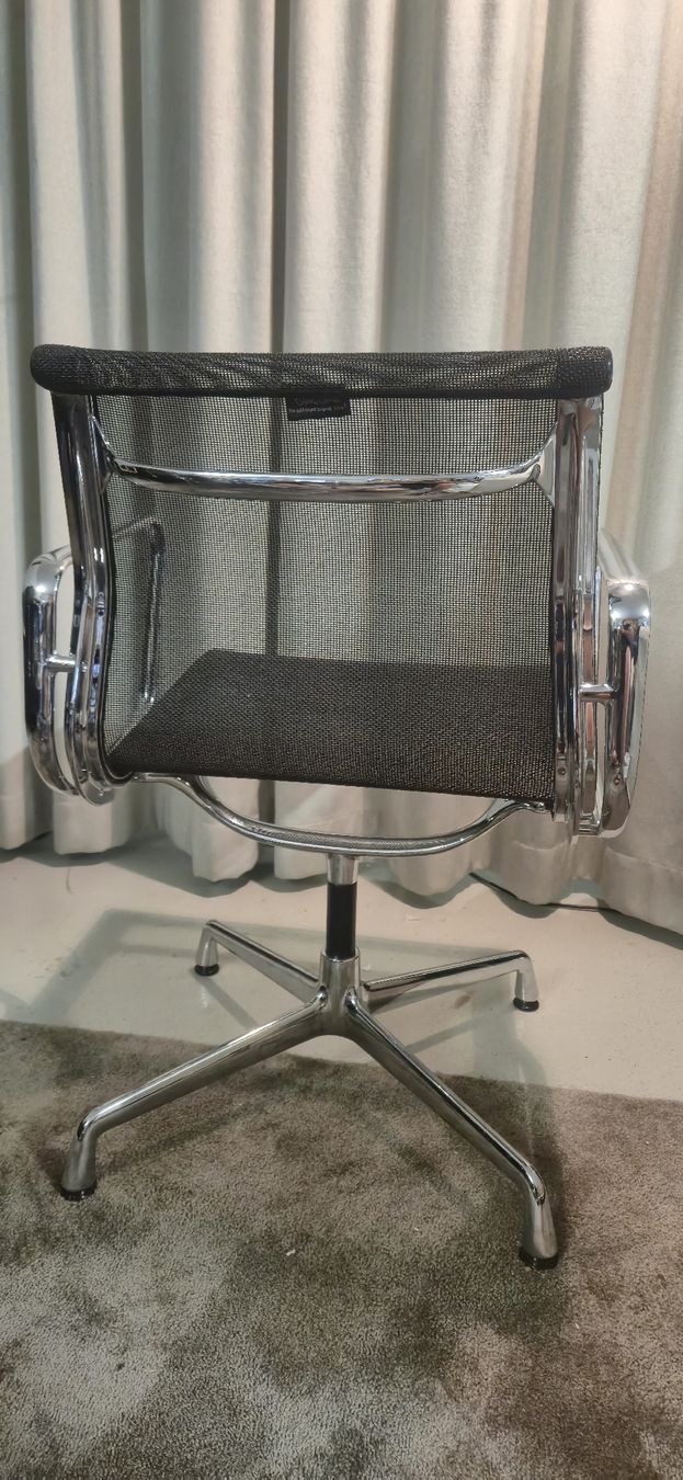 Vitra Sedie:  Vitra Aluminium Chair Eames  – Usato da Meilen venduto da COSTA_ABC 2