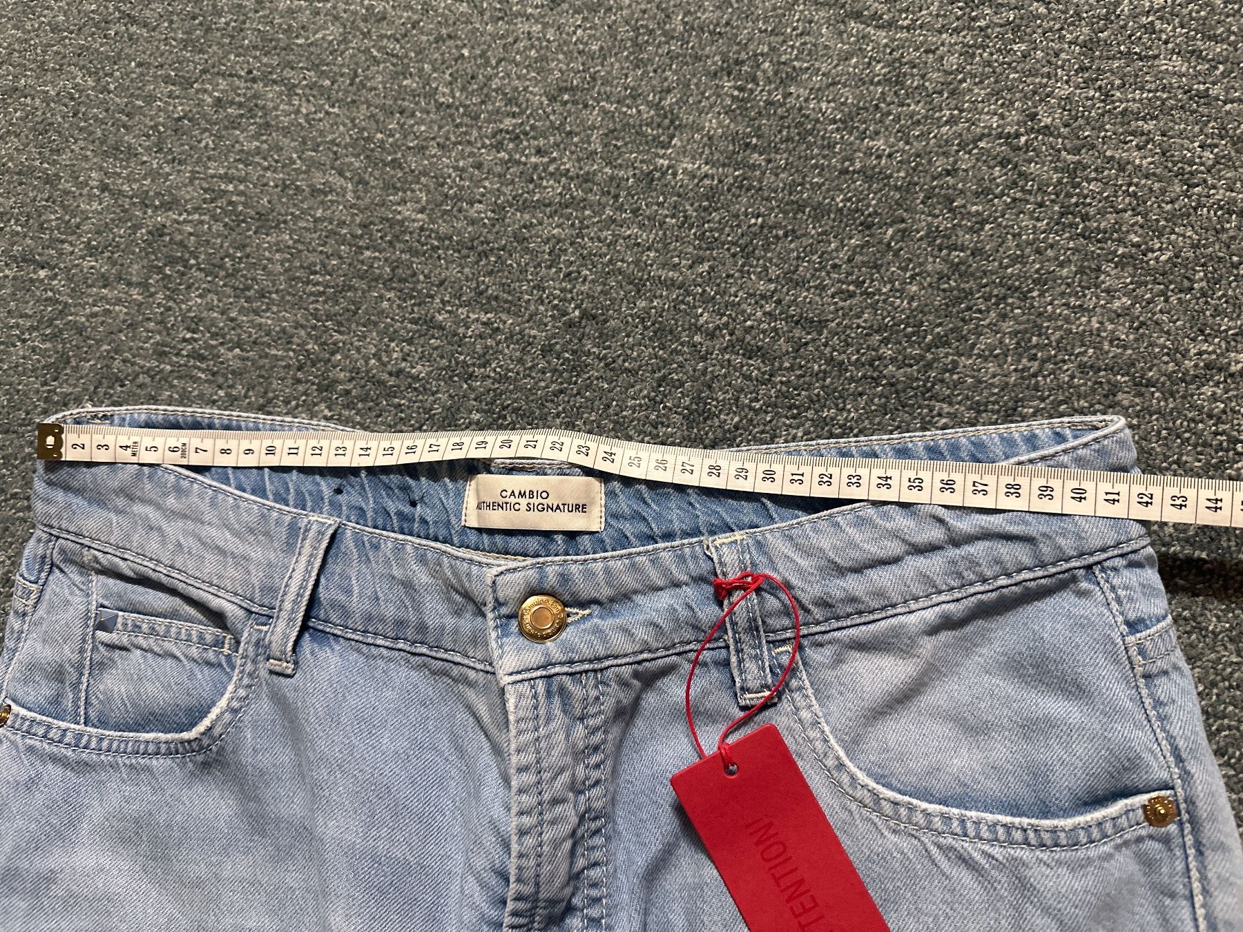 Cambio Jeans: Hellblaue Jeans, weit geschnitten Cambio neu – Neuf (Voir description) à Baltschieder par YmroBe 4