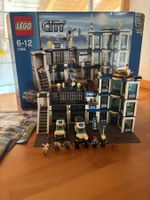Lego City 7498 Poste de police 2011