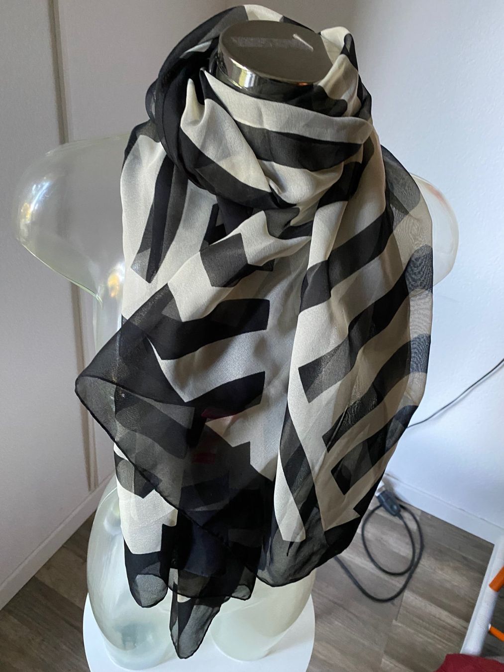 Foulard & Sciarpe: Triumph Foulard schwarz-weiss – Usato da Allenwinden venduto da Obalu 1